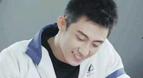 娱乐圈吃瓜男的是谁,揭秘“吃瓜男”的真实身份